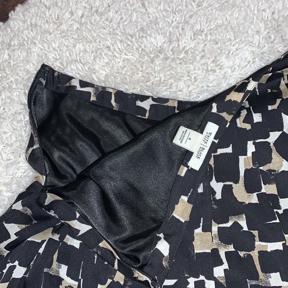 Silk Print Skirt by White House Black Market w/Side Zip Closure, sz 4 - Picture 5 of 6
